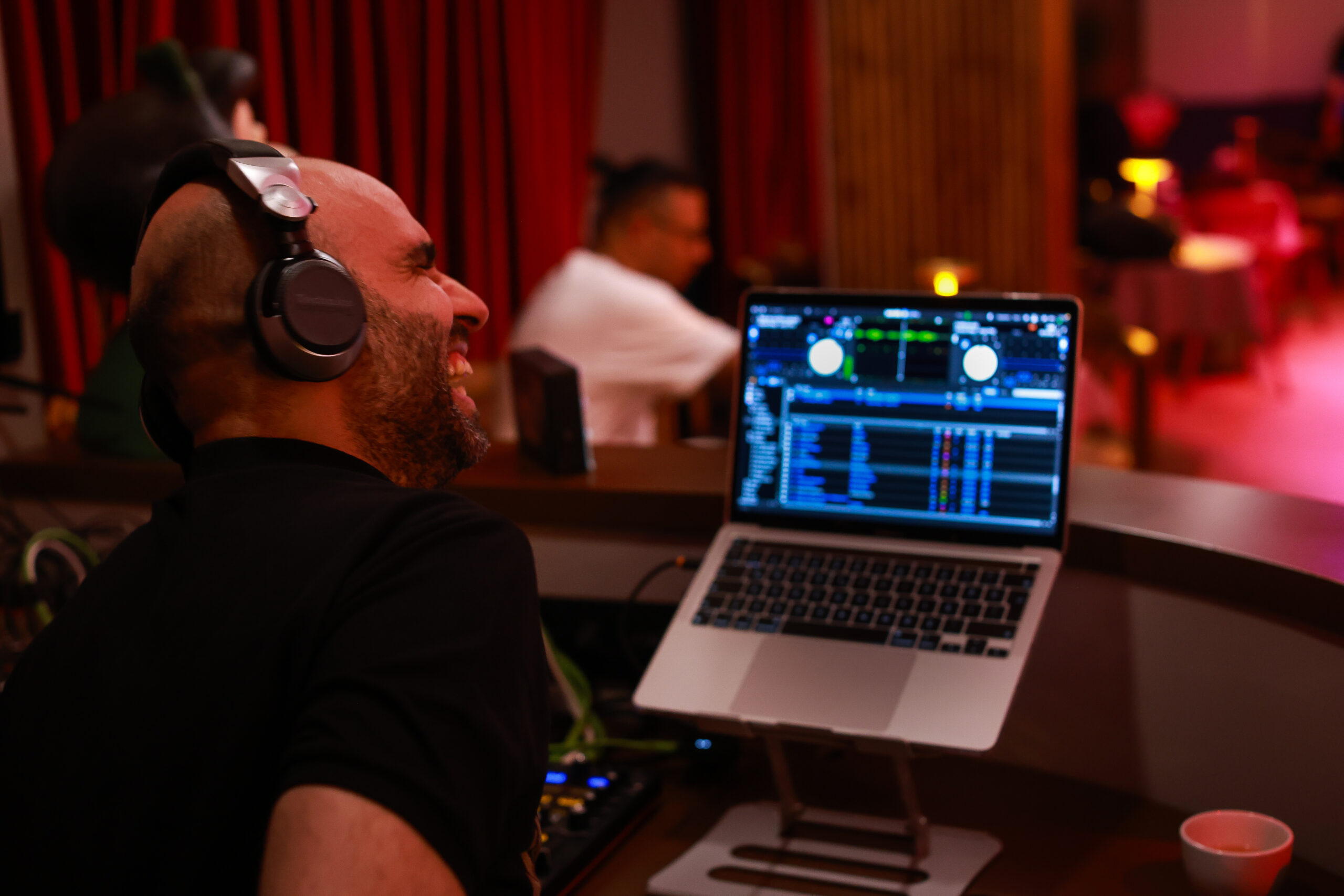 One of our DJs mixing a tanda